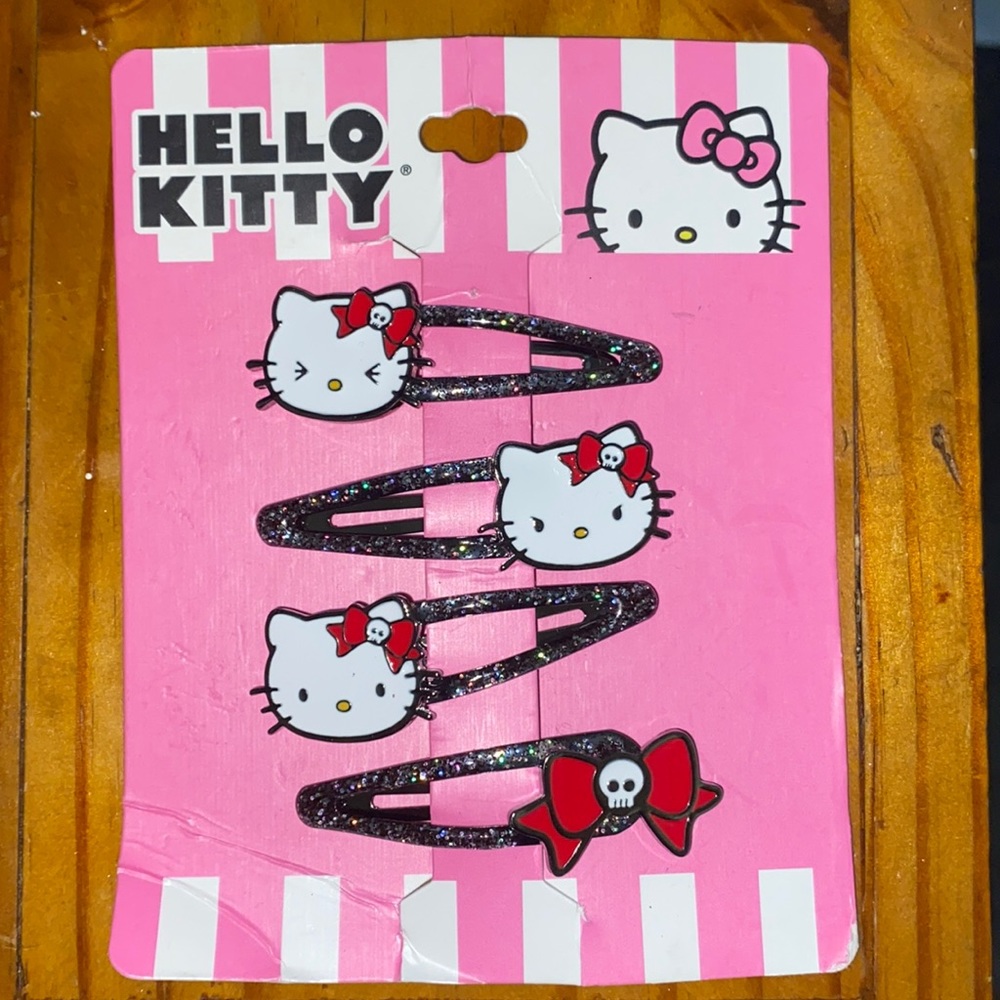 ❤️HELLO KITTY HAIR CLIPS (never used)❤️